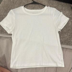 AE white cropped tshirt